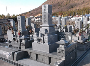 和型の墓石