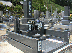 和型の墓石