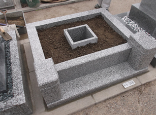 【石工事】外柵内砕石敷設