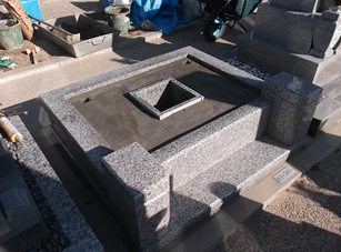 【石工事】外柵内生コン敷設