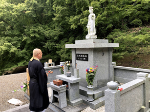 7.受け入れ先のお墓へ納骨
